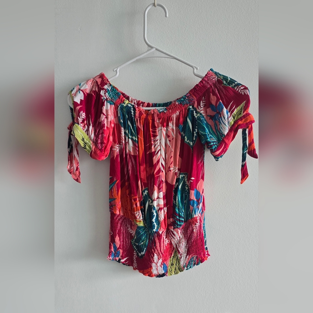 Off shoulder Flowers top size XS